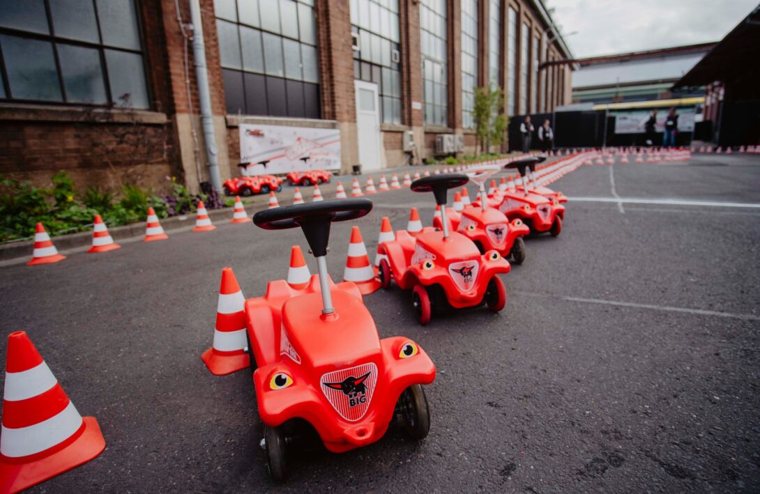 Bild zeigt Booby Cars beim d.velop SUMMIT 2025
