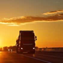 Beitragsbild Blogartikel Zukunft der Logistik: LKW auf der Straße